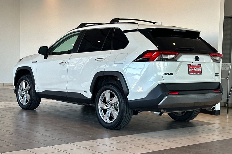 Toyota RAV4 Hybrid Vehicle Full-screen Gallery Image 06