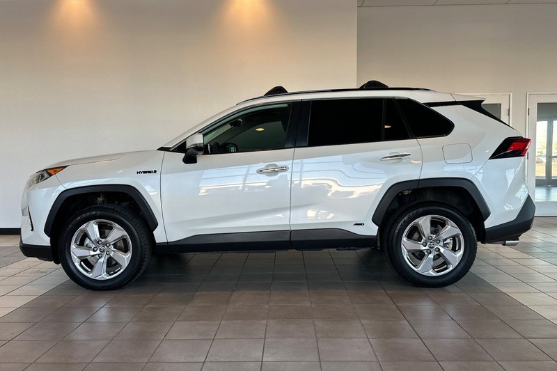 Toyota RAV4 Hybrid Vehicle Full-screen Gallery Image 07