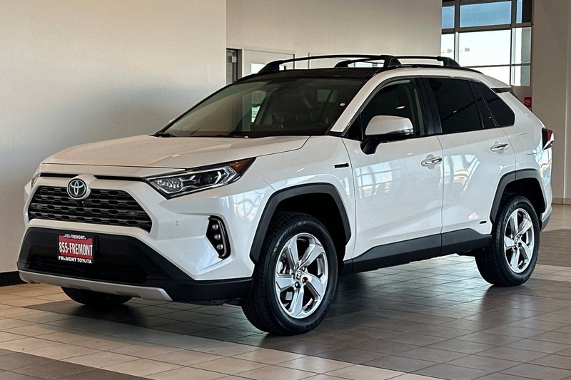 Toyota RAV4 Hybrid Vehicle Full-screen Gallery Image 08