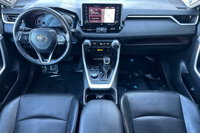 Toyota RAV4 Hybrid Vehicle Full-screen Gallery Image 13