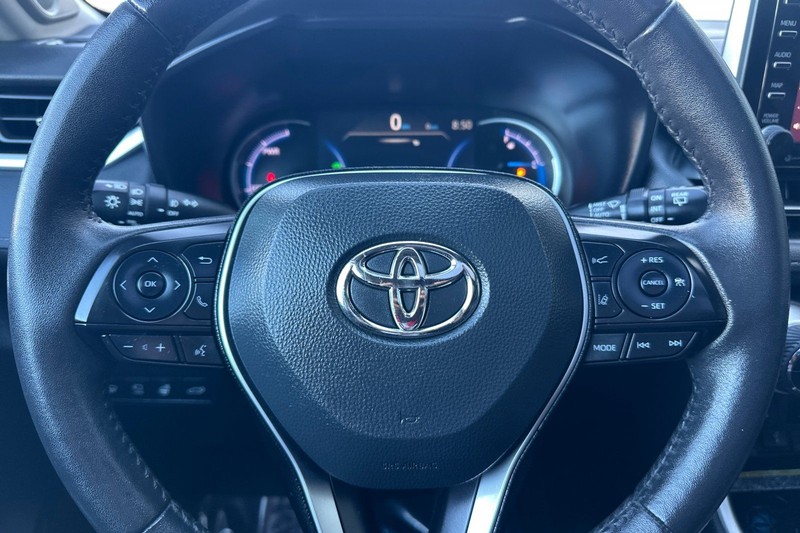 Toyota RAV4 Hybrid Vehicle Full-screen Gallery Image 24