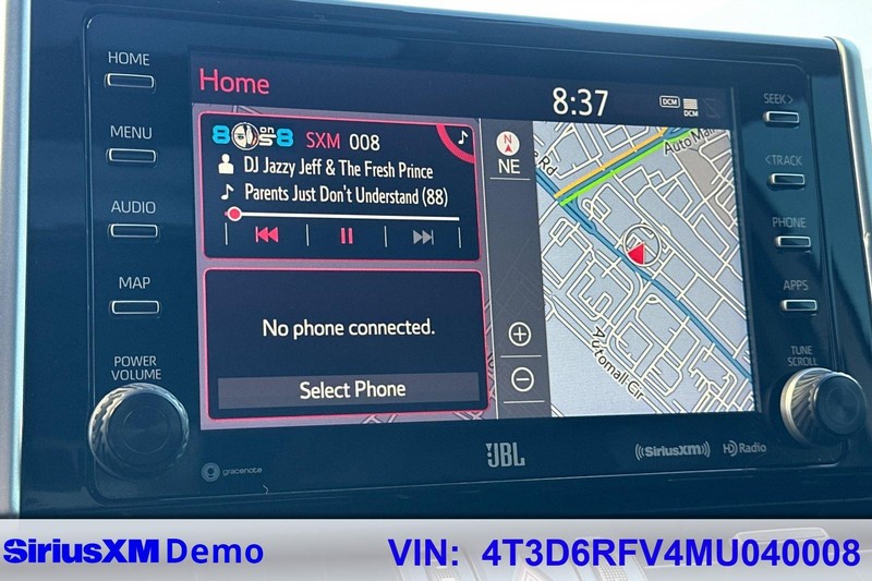 Toyota RAV4 Hybrid Vehicle Full-screen Gallery Image 29