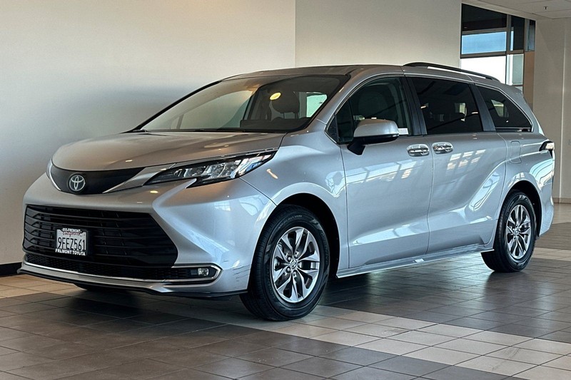 Toyota Sienna Vehicle Full-screen Gallery Image 08