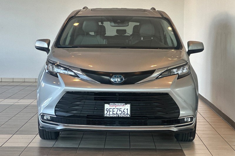 Toyota Sienna Vehicle Full-screen Gallery Image 09