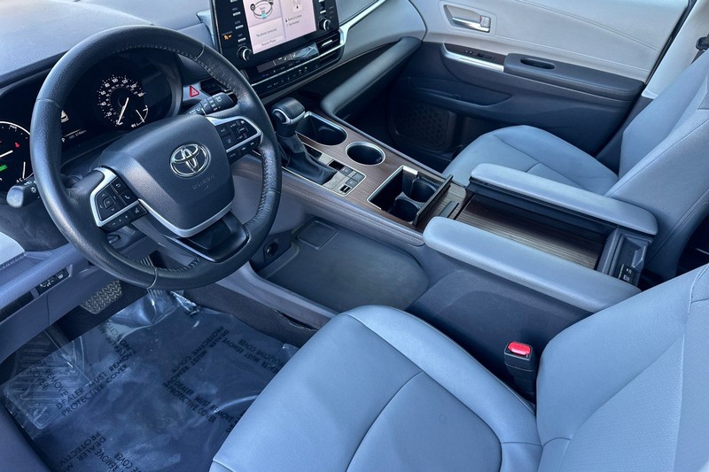 Toyota Sienna Vehicle Full-screen Gallery Image 10