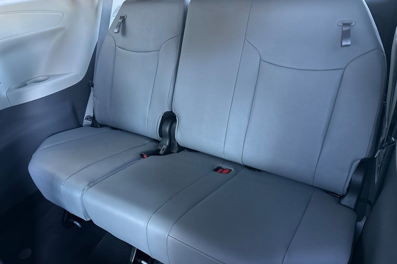 Toyota Sienna Vehicle Full-screen Gallery Image 15