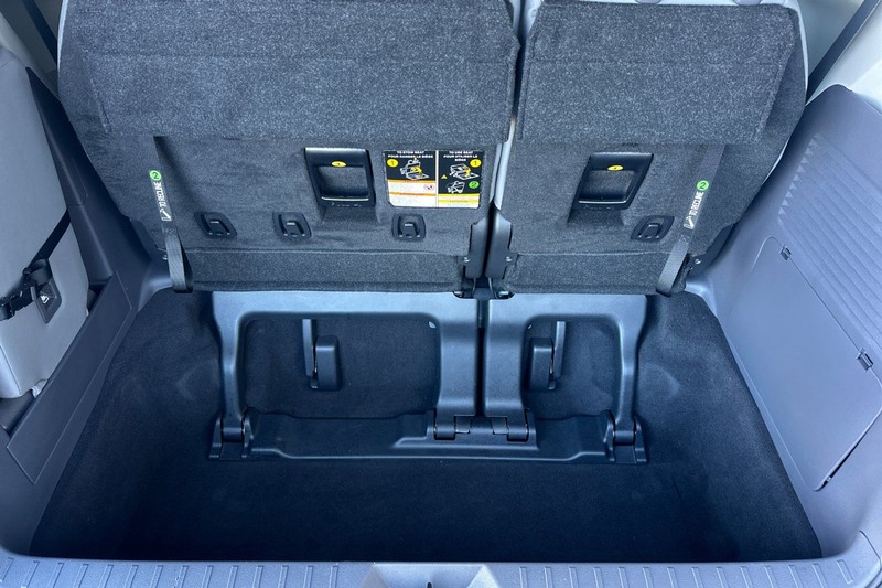Toyota Sienna Vehicle Full-screen Gallery Image 16