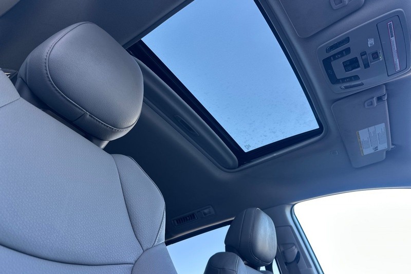 Toyota Sienna Vehicle Full-screen Gallery Image 18