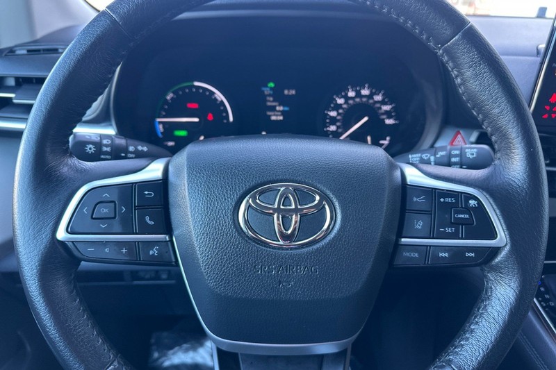 Toyota Sienna Vehicle Full-screen Gallery Image 24