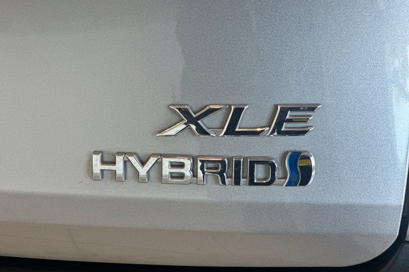 Toyota Sienna Vehicle Full-screen Gallery Image 28