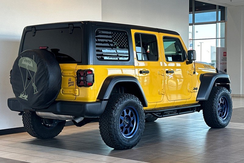 Jeep Wrangler Unlimited Vehicle Full-screen Gallery Image 04