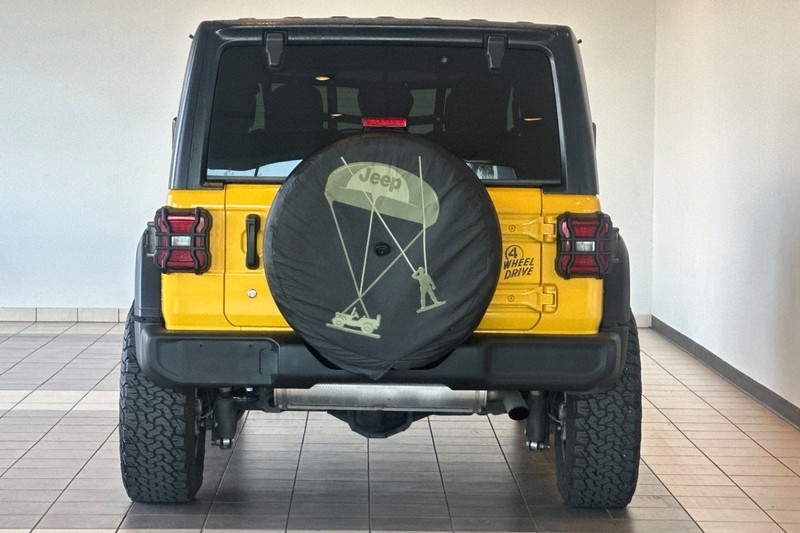 Jeep Wrangler Unlimited Vehicle Full-screen Gallery Image 05