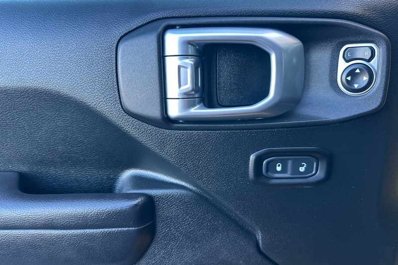 Jeep Wrangler Unlimited Vehicle Full-screen Gallery Image 11