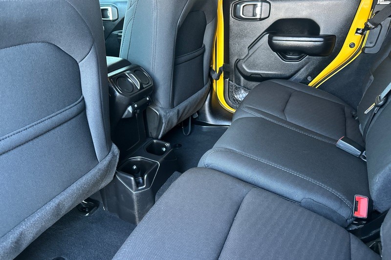 Jeep Wrangler Unlimited Vehicle Full-screen Gallery Image 12