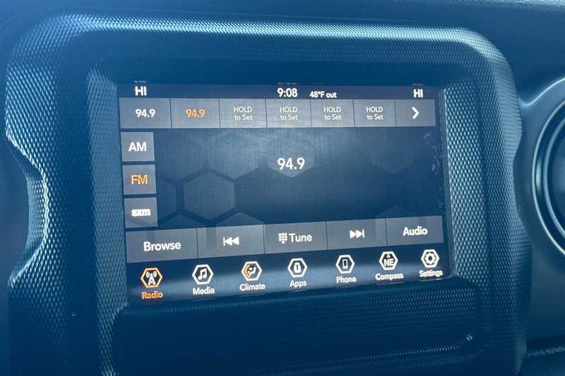 Jeep Wrangler Unlimited Vehicle Full-screen Gallery Image 18