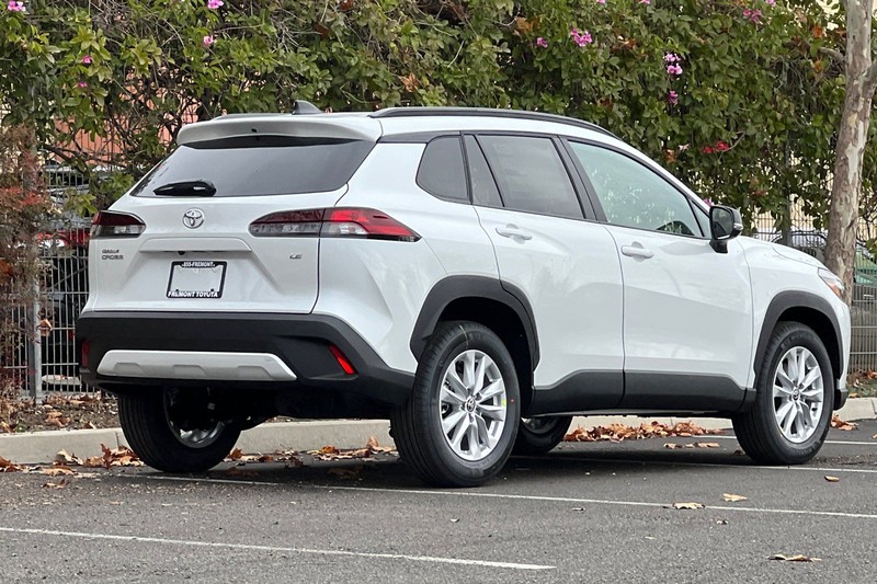 Toyota Corolla Cross Vehicle Full-screen Gallery Image 05