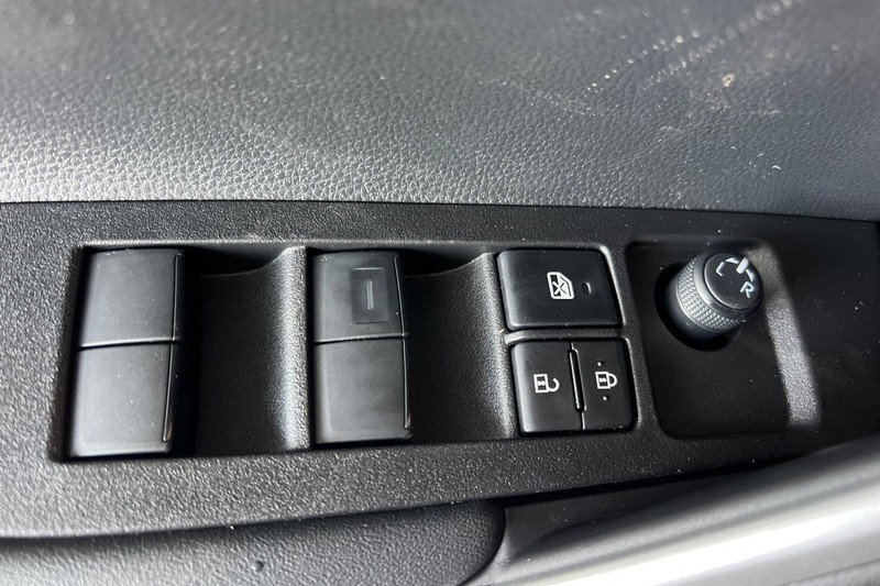 Toyota Corolla Cross Vehicle Full-screen Gallery Image 08