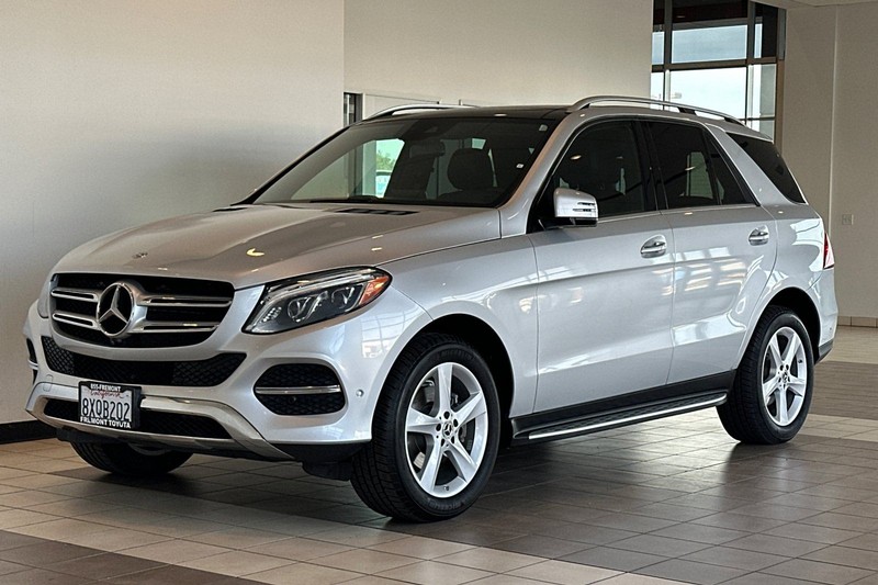 Mercedes-Benz GLE Vehicle Full-screen Gallery Image 08