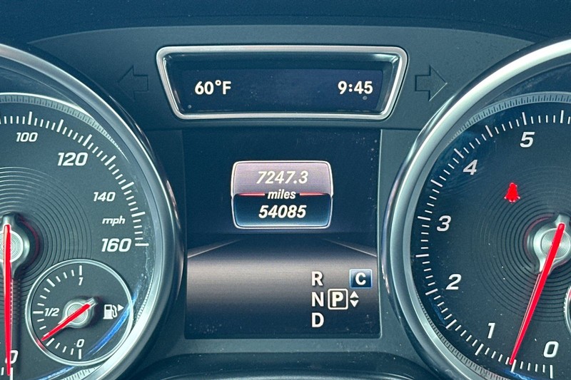 Mercedes-Benz GLE Vehicle Full-screen Gallery Image 26