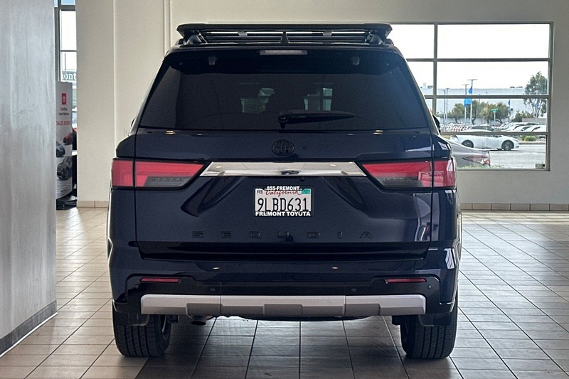 Toyota Sequoia Vehicle Full-screen Gallery Image 05