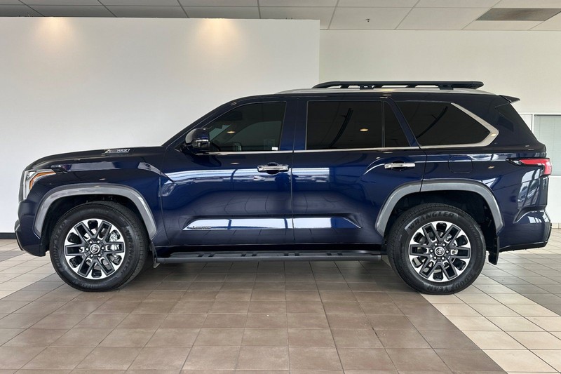 Toyota Sequoia Vehicle Full-screen Gallery Image 07