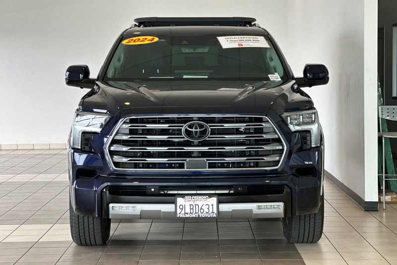 Toyota Sequoia Vehicle Full-screen Gallery Image 09