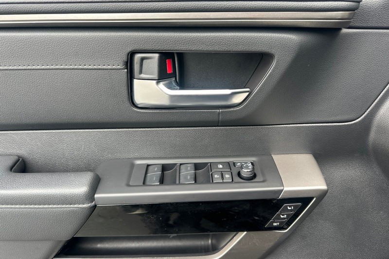 Toyota Sequoia Vehicle Full-screen Gallery Image 11