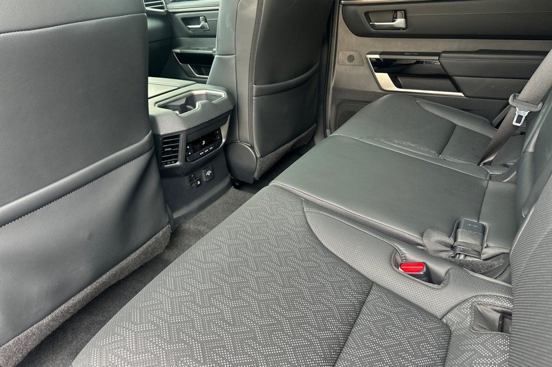 Toyota Sequoia Vehicle Full-screen Gallery Image 12