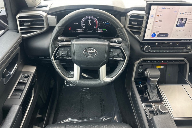 Toyota Sequoia Vehicle Full-screen Gallery Image 14