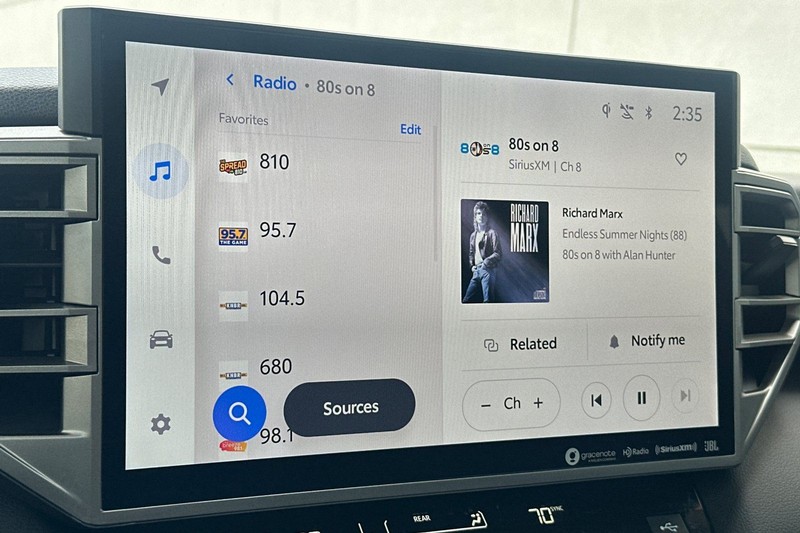 Toyota Sequoia Vehicle Full-screen Gallery Image 19