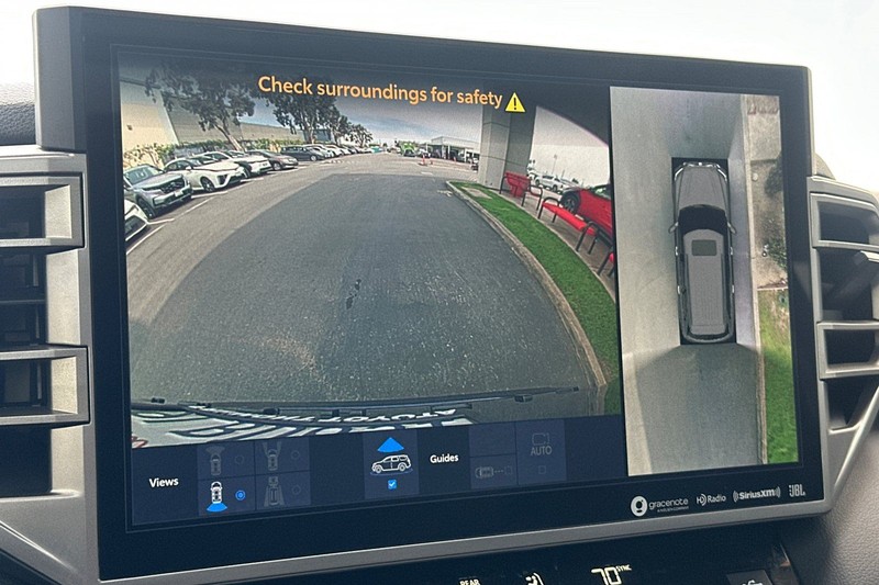 Toyota Sequoia Vehicle Full-screen Gallery Image 21