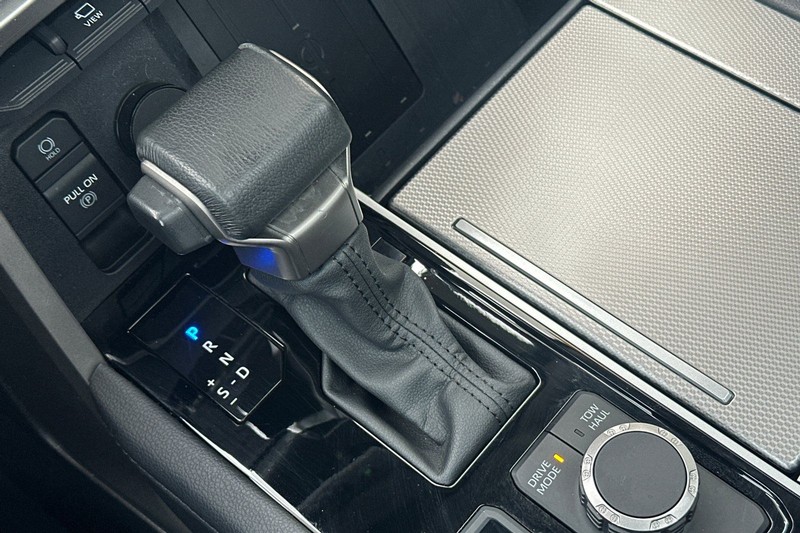 Toyota Sequoia Vehicle Full-screen Gallery Image 23