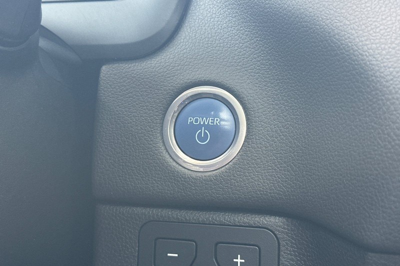 Toyota Sequoia Vehicle Full-screen Gallery Image 24