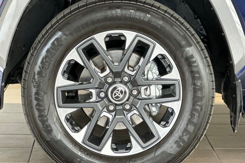 Toyota Sequoia Vehicle Full-screen Gallery Image 28