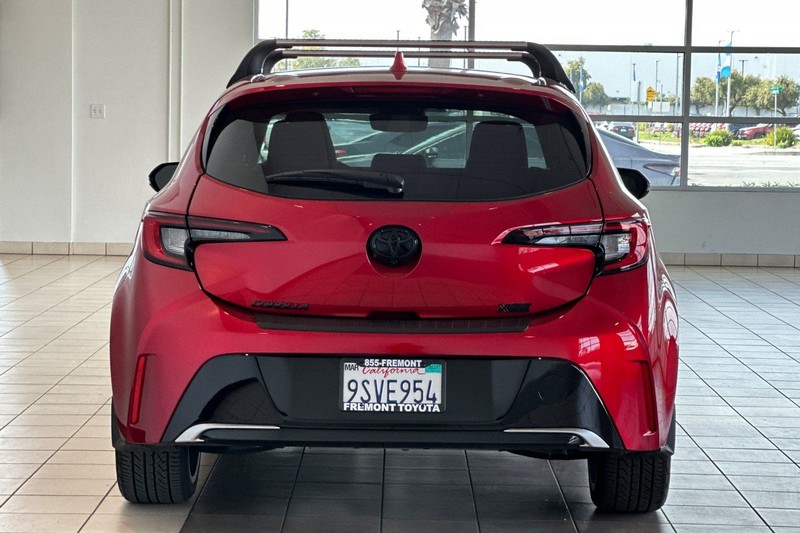 Toyota Corolla Hatchback Vehicle Full-screen Gallery Image 05