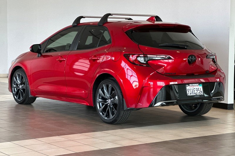 Toyota Corolla Hatchback Vehicle Full-screen Gallery Image 06