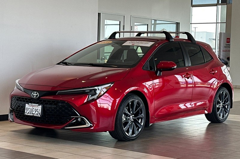 Toyota Corolla Hatchback Vehicle Full-screen Gallery Image 08