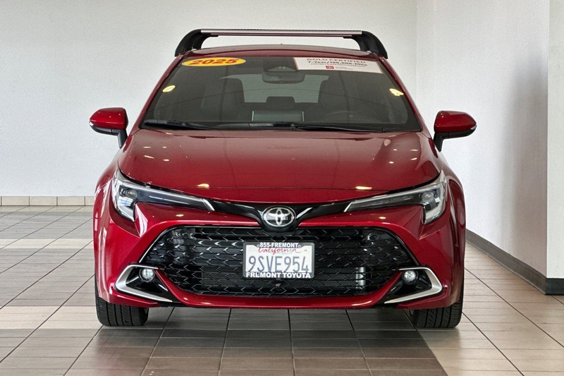 Toyota Corolla Hatchback Vehicle Full-screen Gallery Image 09