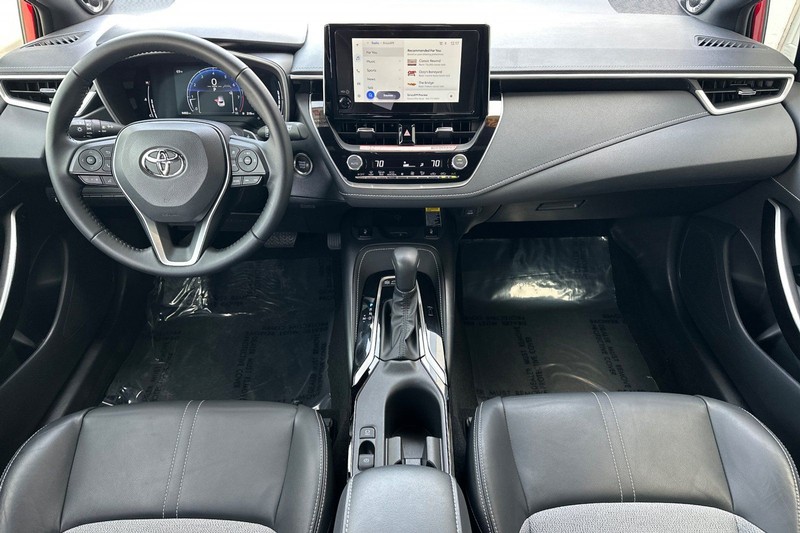 Toyota Corolla Hatchback Vehicle Full-screen Gallery Image 13