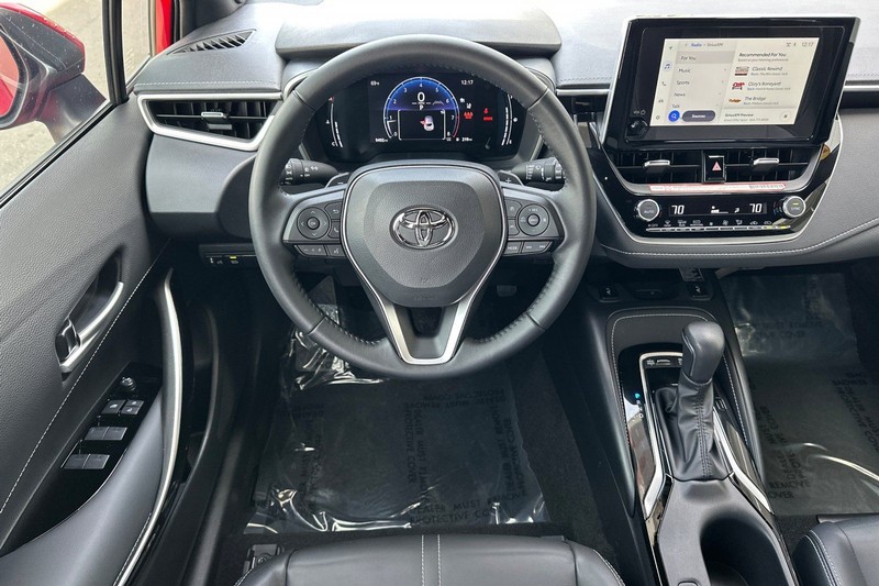 Toyota Corolla Hatchback Vehicle Full-screen Gallery Image 14