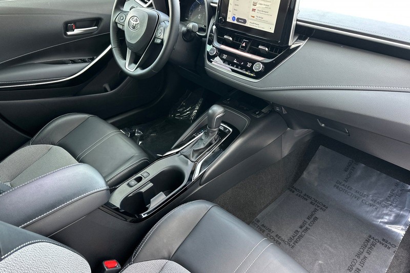 Toyota Corolla Hatchback Vehicle Full-screen Gallery Image 16