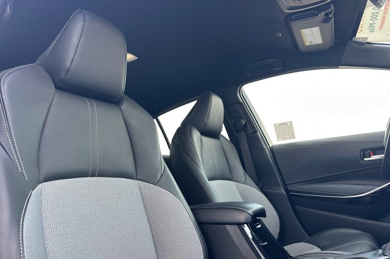 Toyota Corolla Hatchback Vehicle Full-screen Gallery Image 17