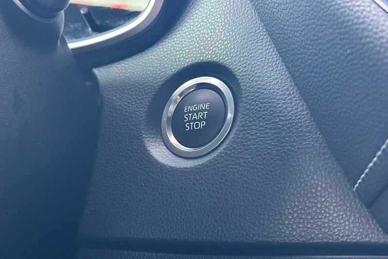 Toyota Corolla Hatchback Vehicle Full-screen Gallery Image 23