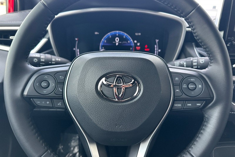 Toyota Corolla Hatchback Vehicle Full-screen Gallery Image 24