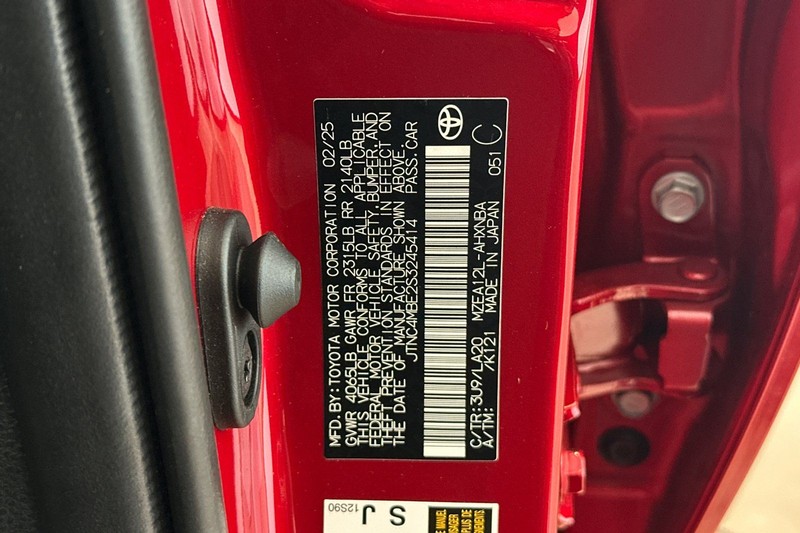 Toyota Corolla Hatchback Vehicle Full-screen Gallery Image 30