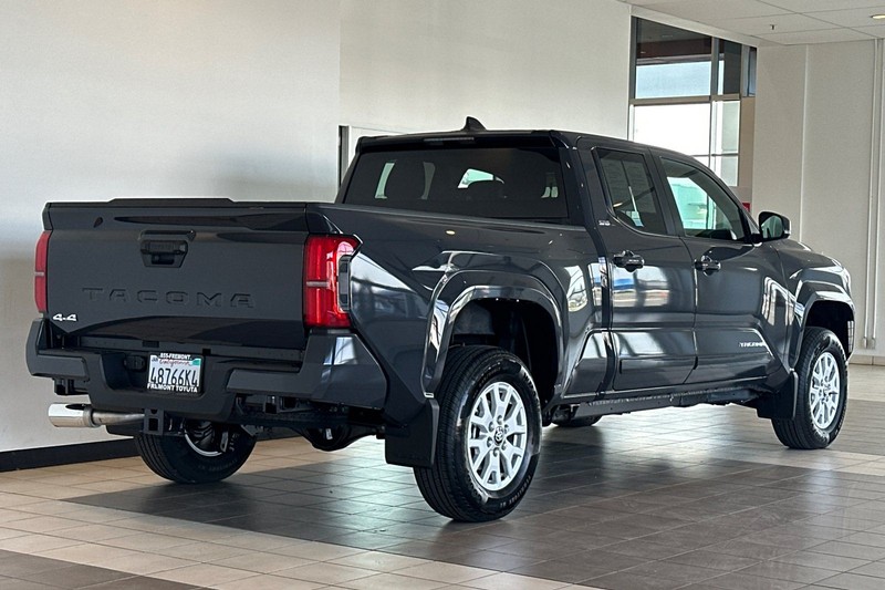 Toyota Tacoma 4WD Vehicle Full-screen Gallery Image 04