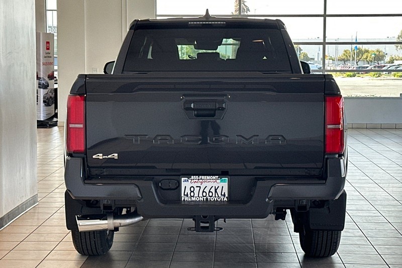 Toyota Tacoma 4WD Vehicle Full-screen Gallery Image 05