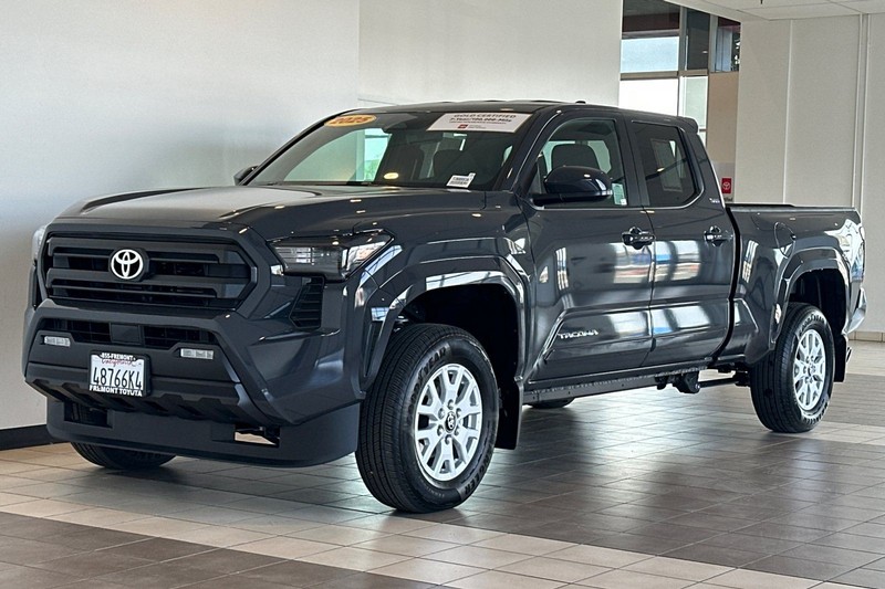 Toyota Tacoma 4WD Vehicle Full-screen Gallery Image 08