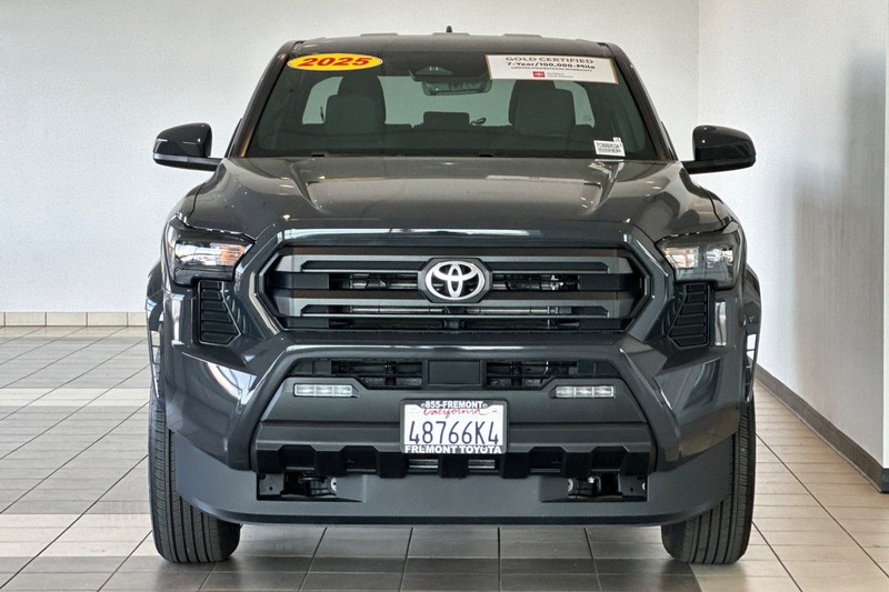 Toyota Tacoma 4WD Vehicle Full-screen Gallery Image 09