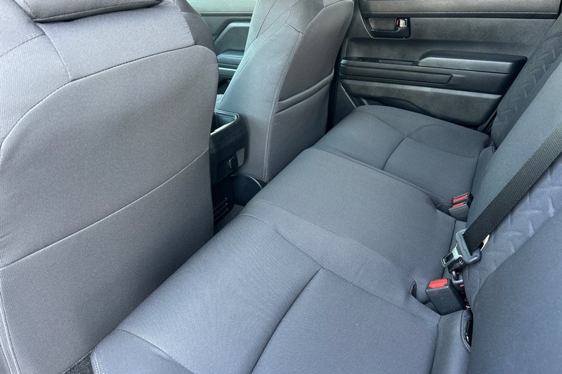 Toyota Tacoma 4WD Vehicle Full-screen Gallery Image 12